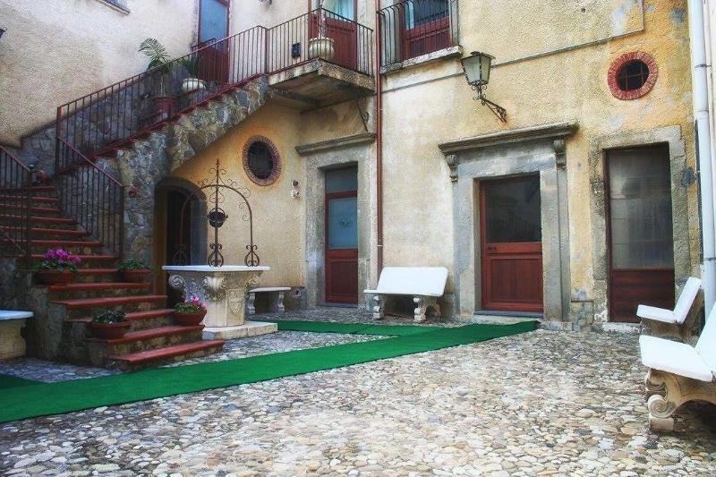 Hotel Florio Castiglione di Sicilia Kültér fotó